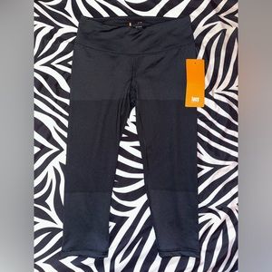 Lucy Ativewesr Women’s Black Studio Hatha Capri Leggings MEDIUM